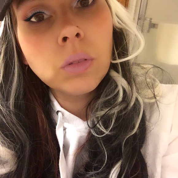 Meet Your Posher - Picture 6 of 12